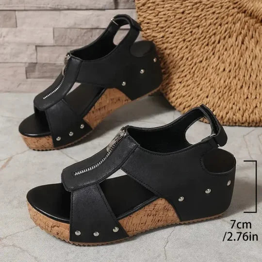 Freda™ | Sandali con Zeppa e Zip Intagliata
