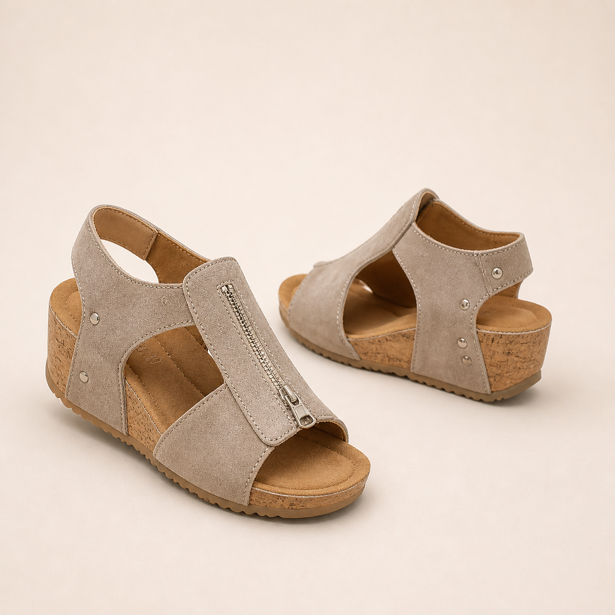 Freda™ | Sandali con Zeppa e Zip Intagliata